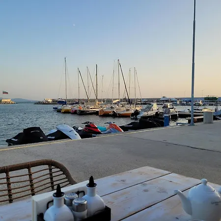 Bayview B32 - 2 Apartment