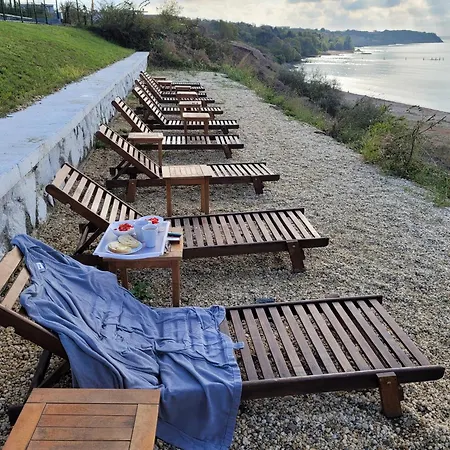 Bayview B32 - 2 Apartment *